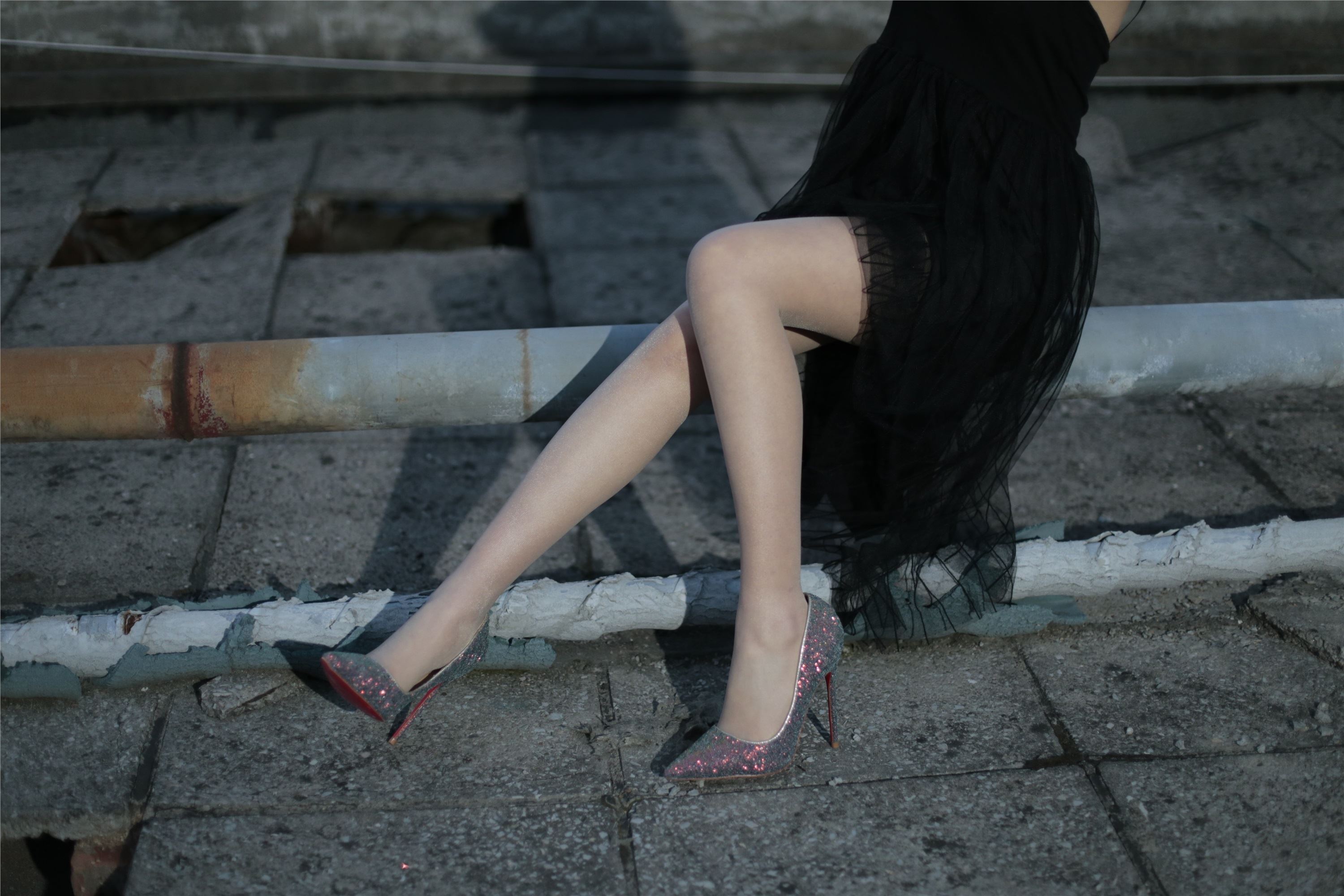 奈丝写真 NO.060 喵璃-从白昼到黑夜，在天台吹吹风